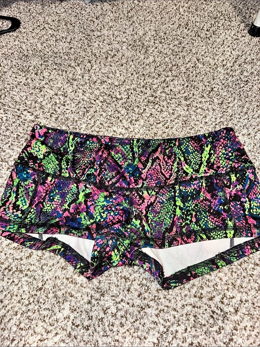 Fleo Women's Abstract Athletic Shorts Black & Pink Size Medium